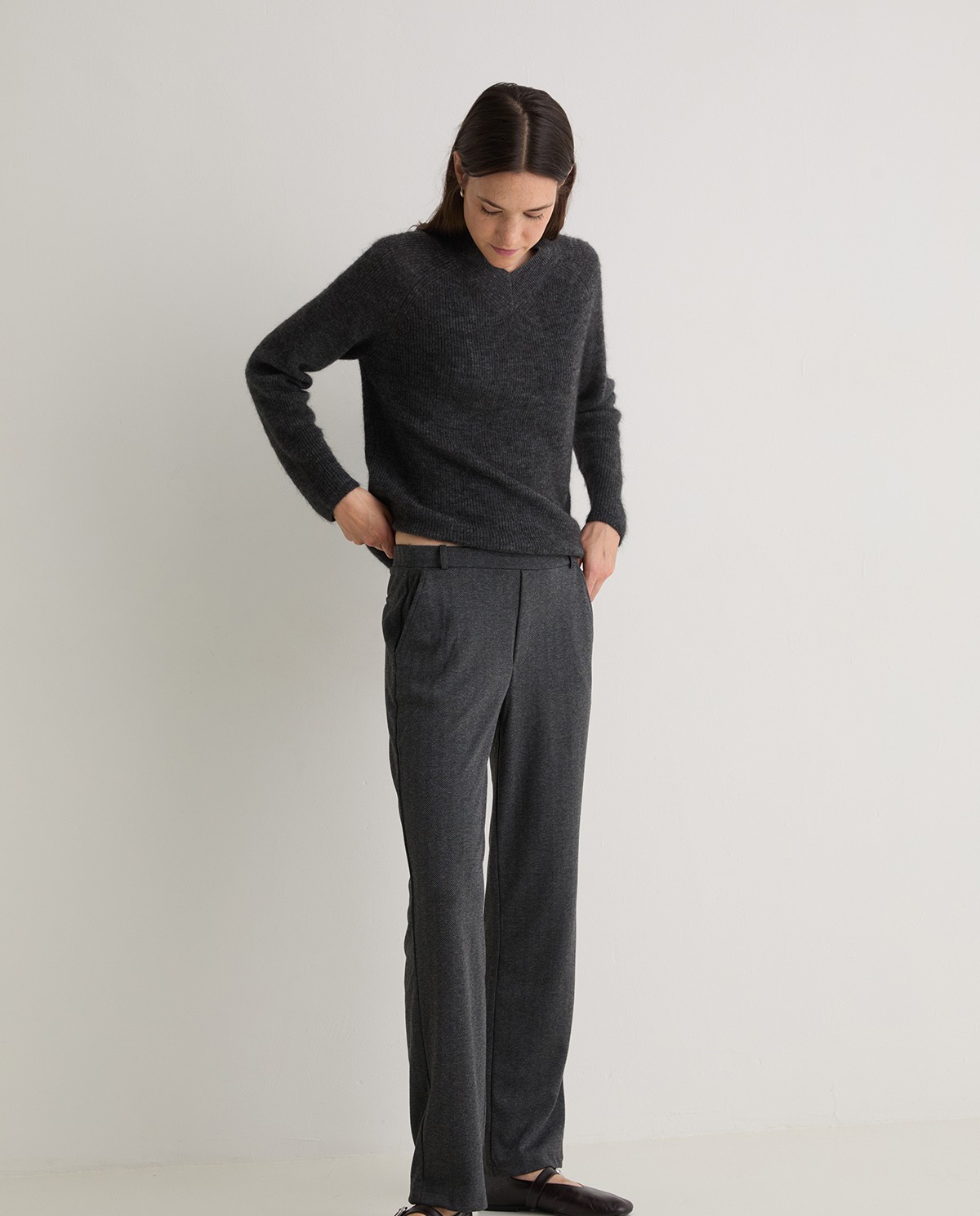 Pantalones regular fit espiga antracita - Pantalones rectos de punto 3
