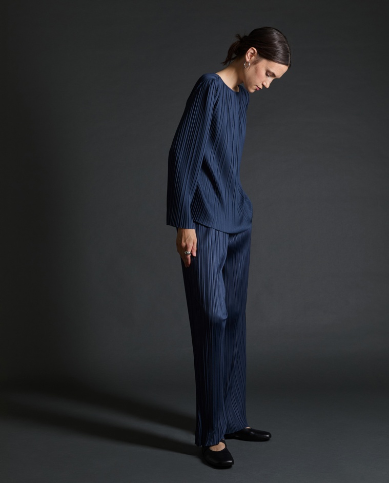 Pantalons prisats amples blau marí dona Yerse - Detall vista frontal