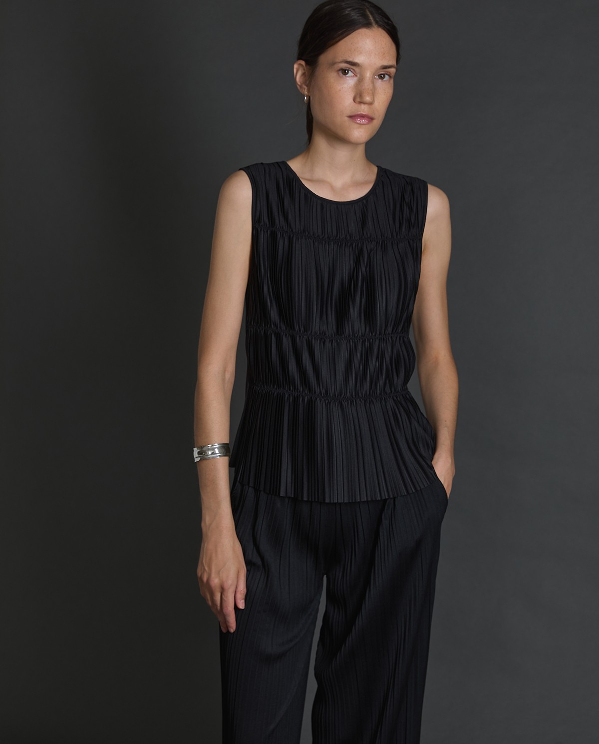 Top prisat tirants negre dona Yerse - Detall vista frontal 1