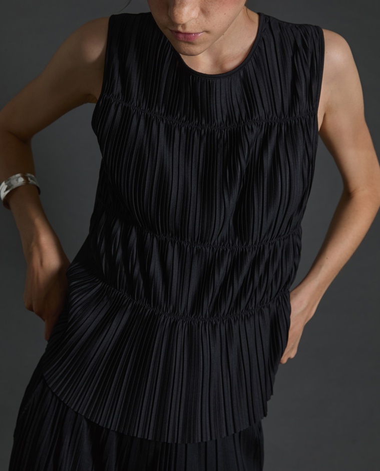 Top prisat tirants negre dona Yerse - Detall vista frontal