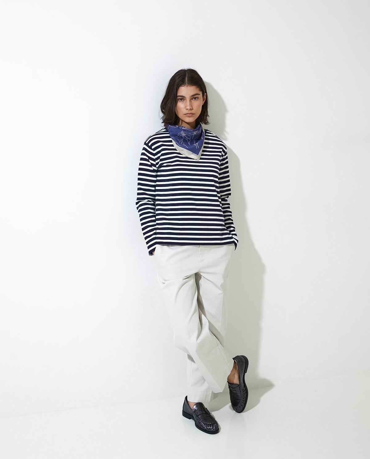 Sudadera de rayas detalle botones azul - Sudadera con estampado estilo marinero 2