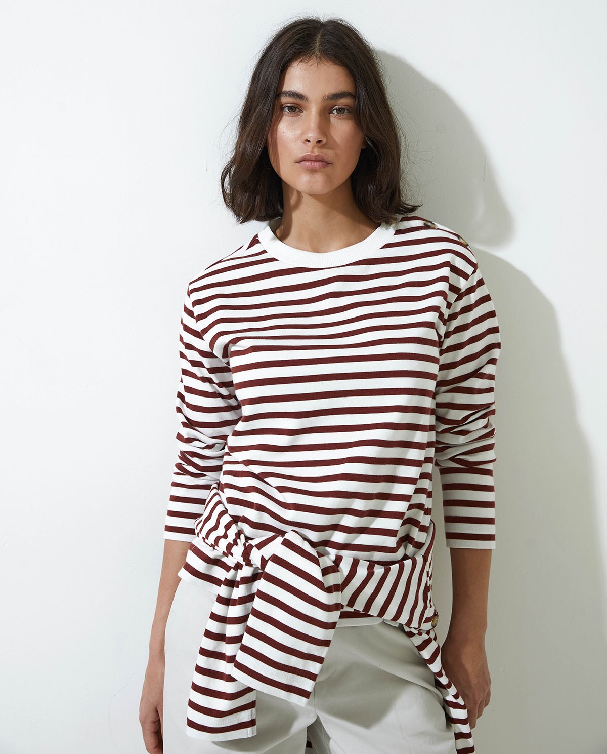 Sudadera de rayas detalle botones granate - Sudadera con estampado estilo marinero
