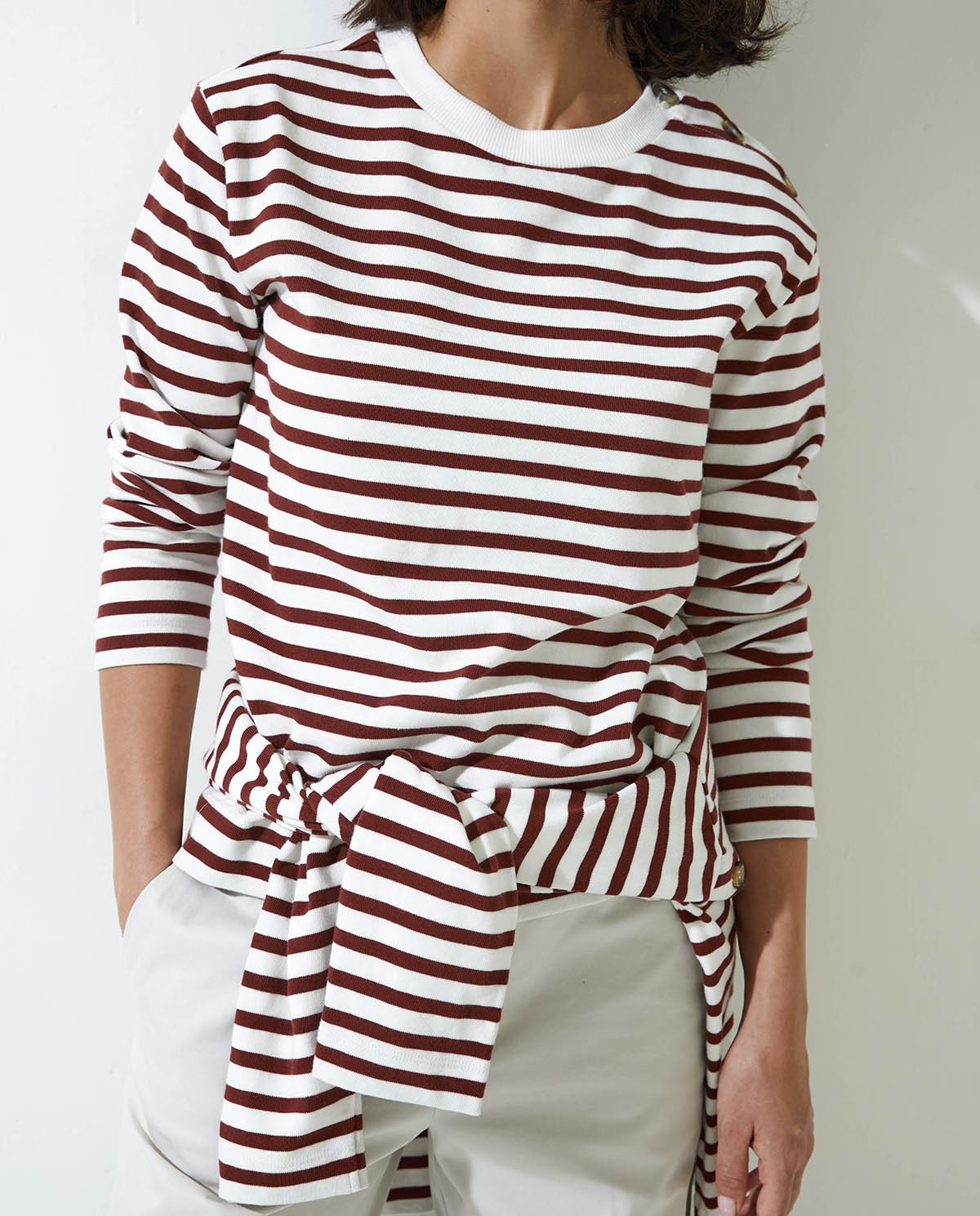 Sudadera de rayas detalle botones granate - Sudadera con estampado estilo marinero 1