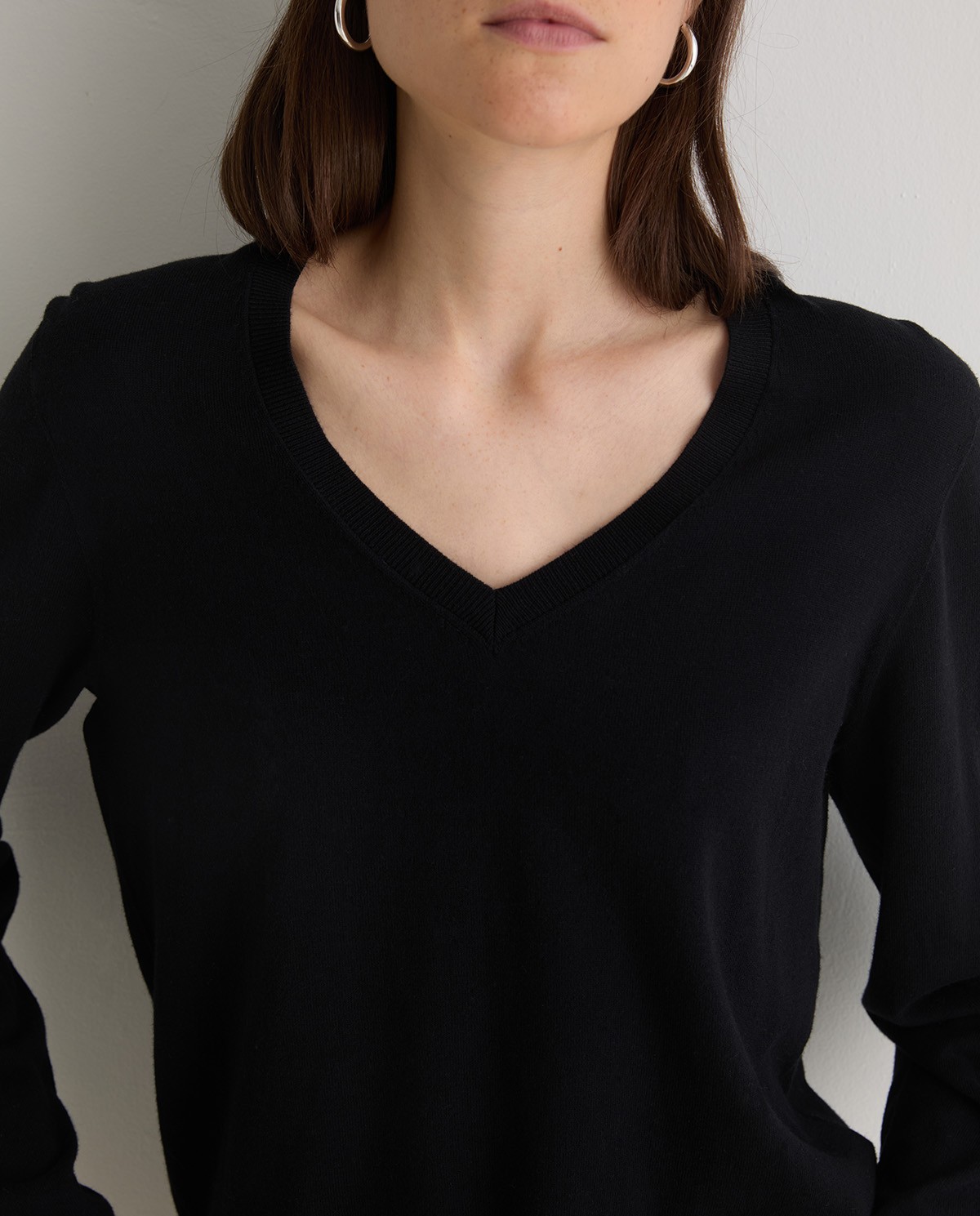 Black organic-cotton v-neck sweater woman Yerse - Front view 1