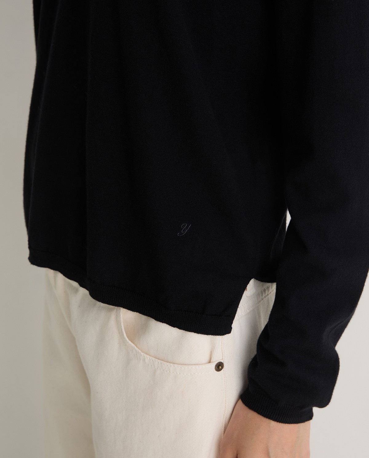 Black organic-cotton v-neck sweater woman Yerse - Front view 2