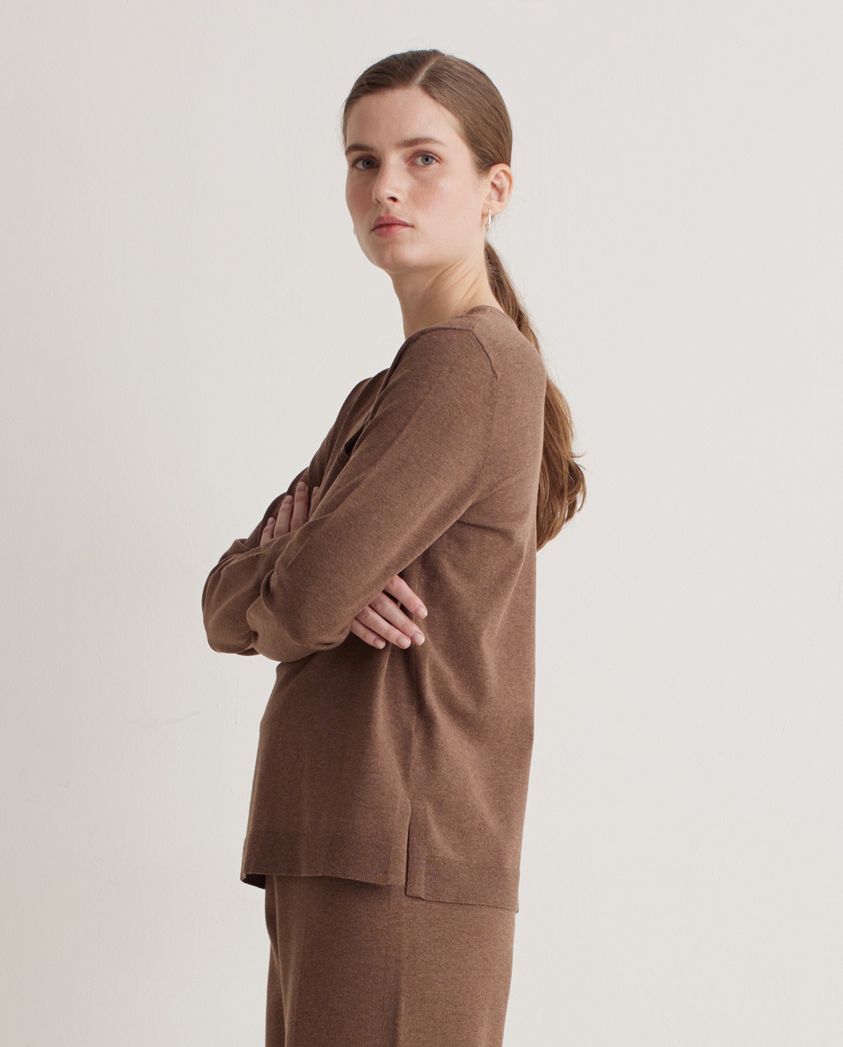 Viscose jersey with side slits in sand - V-neck jersey