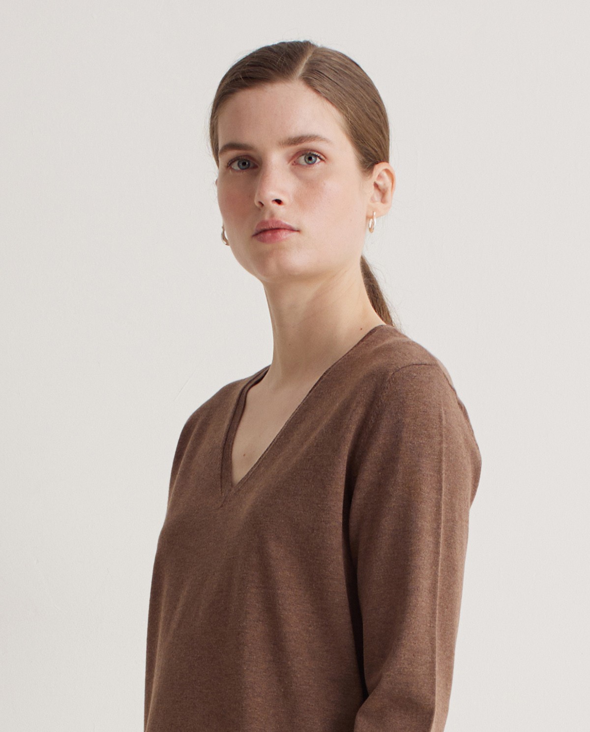 Viscose jersey with side slits in sand - V-neck jersey 1