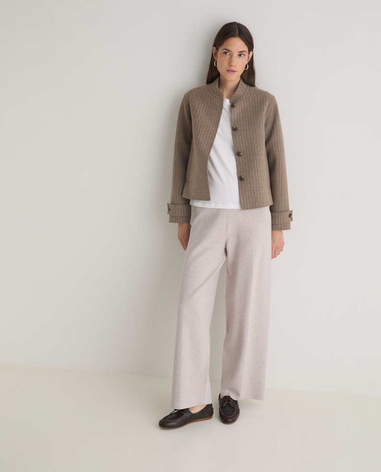 Pantalón regular fit con viscosa natural mujer Yerse - Detalle frontal