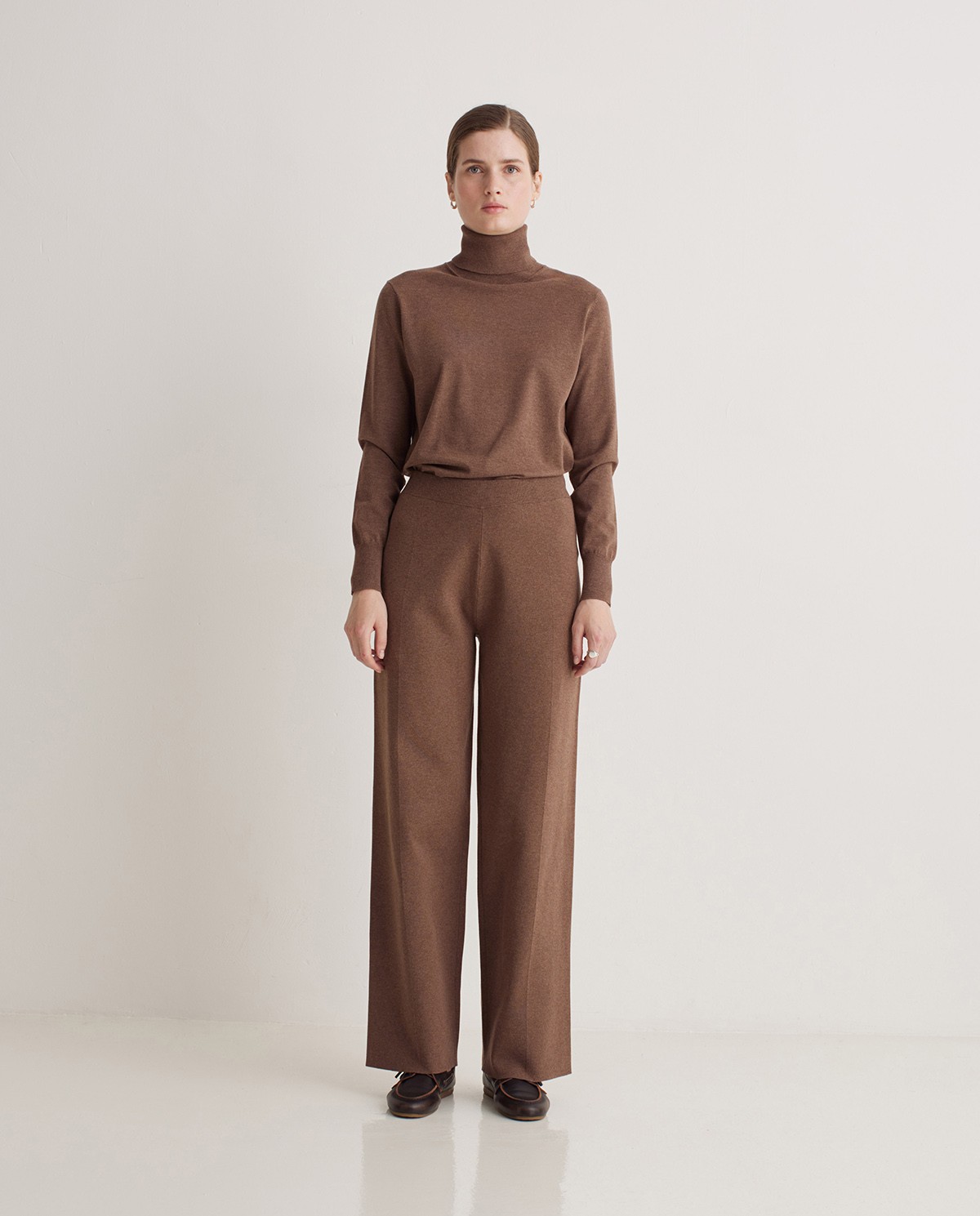 Pantalones regular fit con viscosa arena - Pantalones regular fit 4
