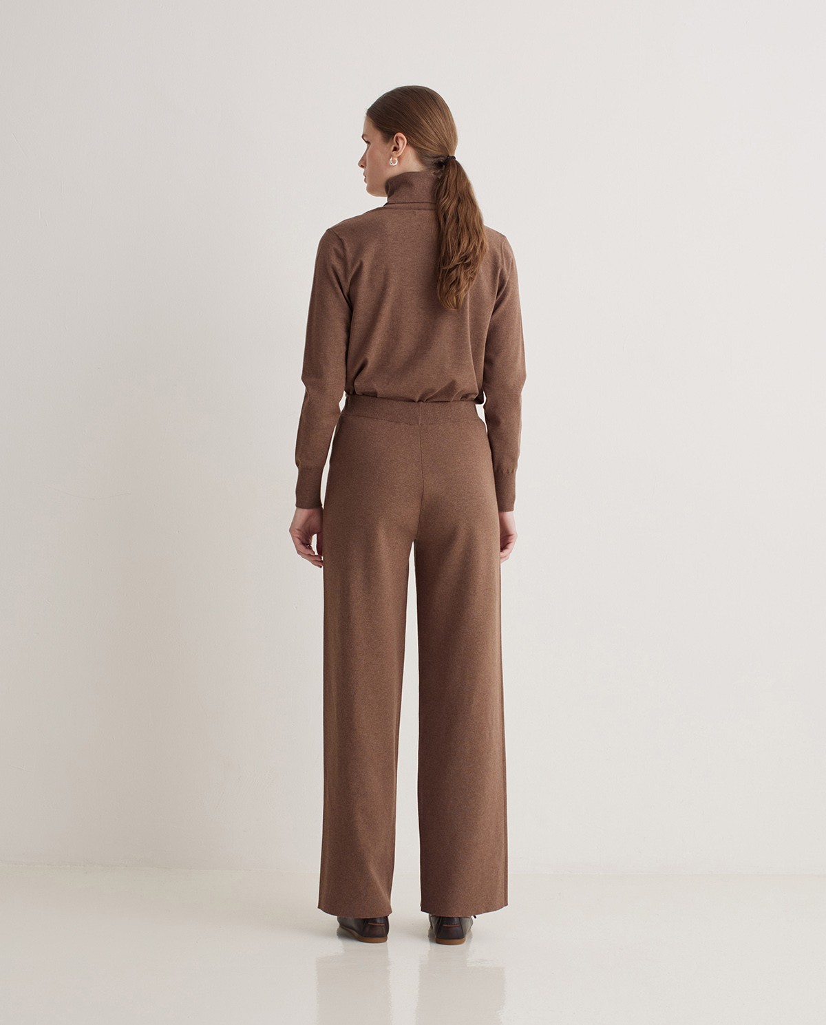 Pantalones regular fit con viscosa arena - Pantalones regular fit 5