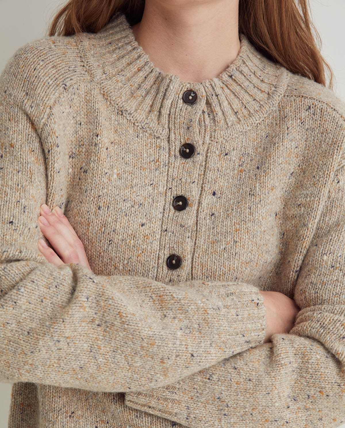 Beige merino-wool sweater with buttons woman Yerse - Front view