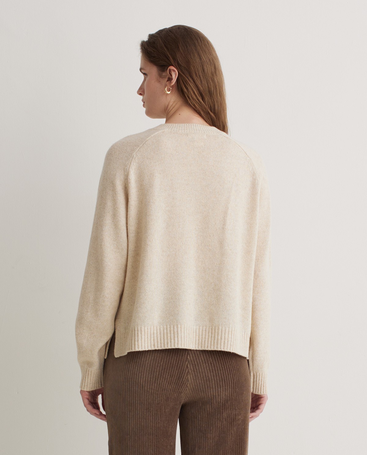 Ecru wool blend V-neck sweater - Sweater made with RWS wool 3