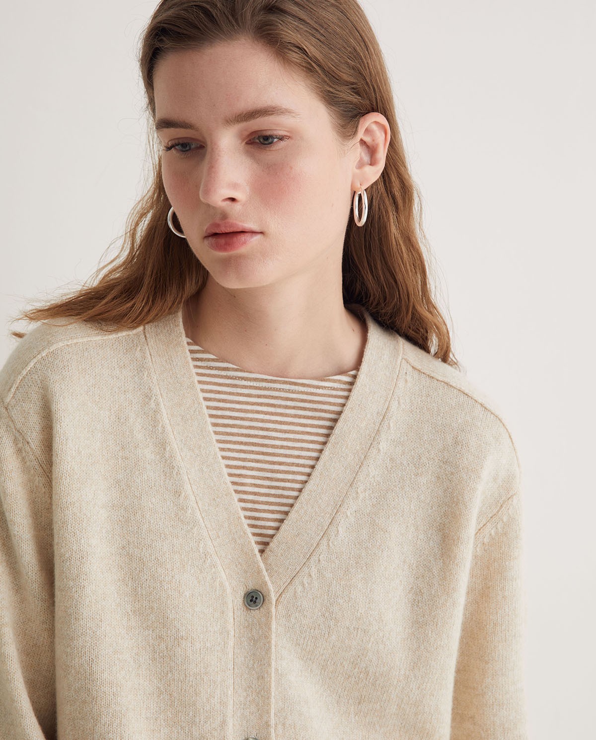 Ecru wool cardigan with side slits - Cardigan made of RWS wool and recycled fibers 1