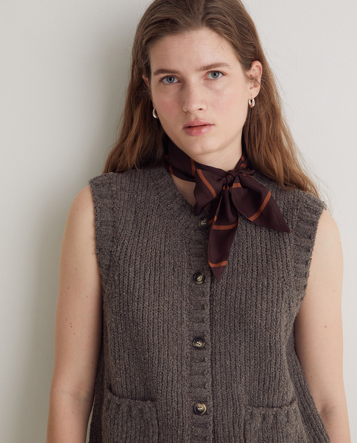 Gilet en laine mérinos mélangée anthracite avec poches - Gilet en laine mérinos et fibres recyclées 1
