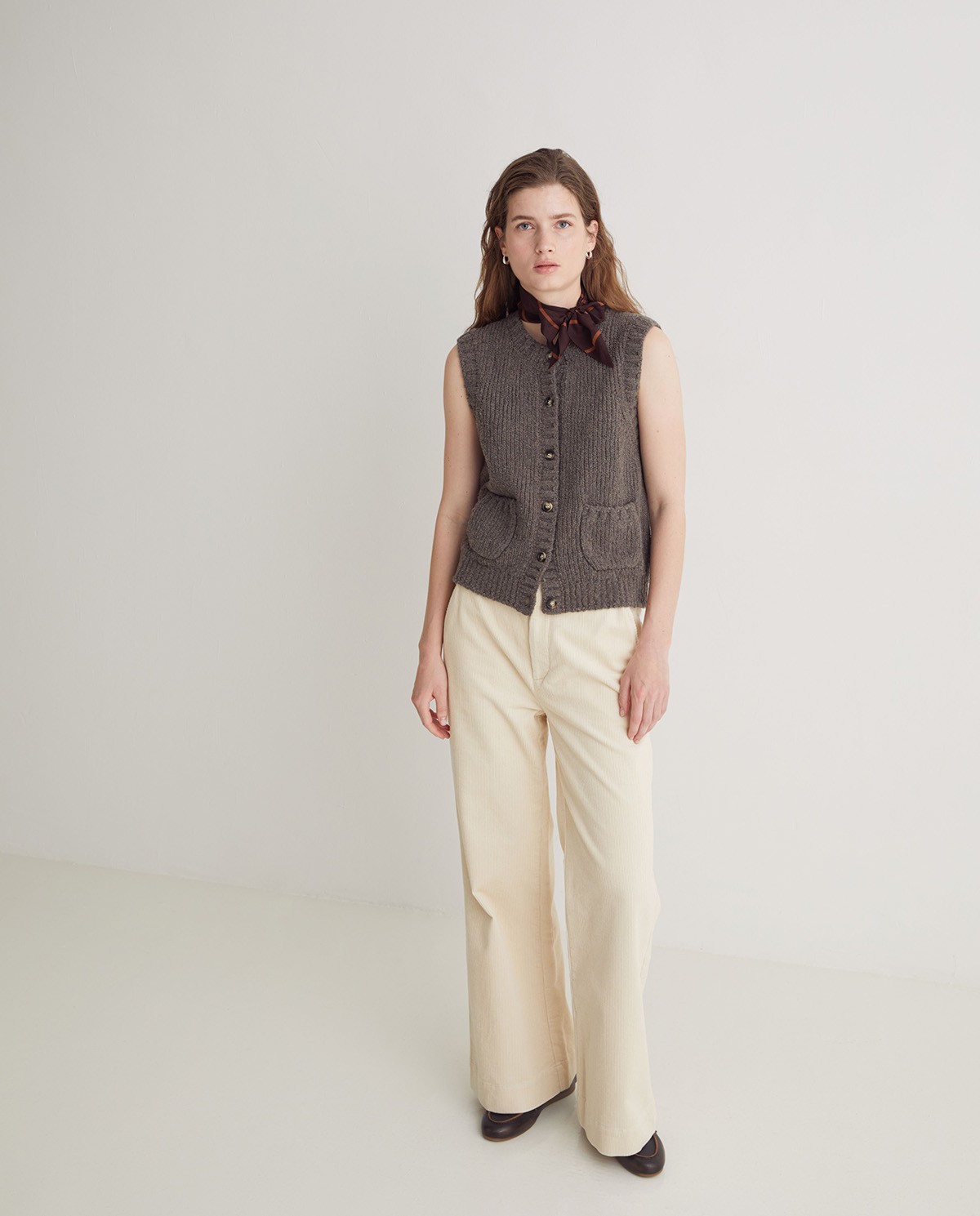 Gilet en laine mérinos mélangée anthracite avec poches - Gilet en laine mérinos et fibres recyclées 2