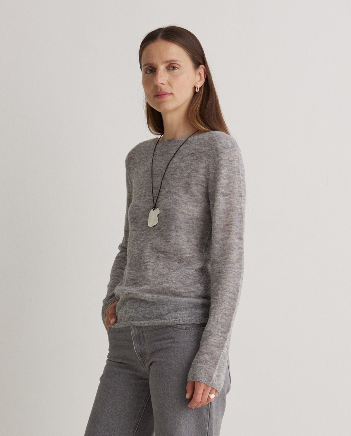Gilet en laine mérinos grise mélangée - Pull fin à col bateau 4