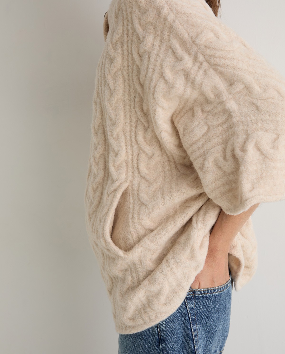Poncho con lana trenzado crudo - Poncho diseño trenzado 3
