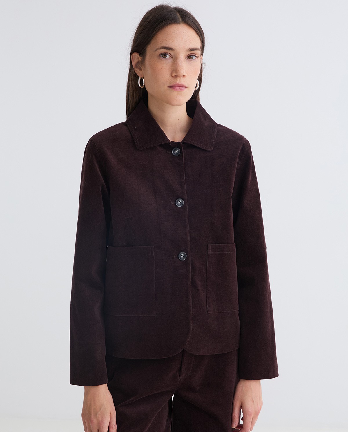 Jaqueta curta vellut xocolata dona Yerse - Detall vista frontal 4