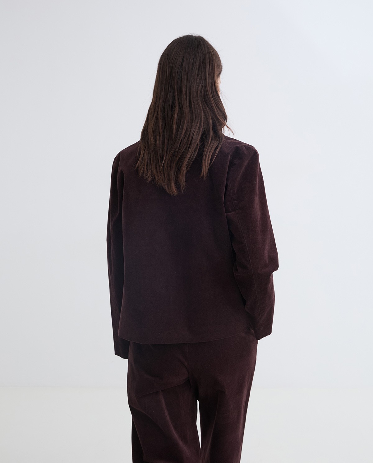 Jaqueta curta vellut xocolata dona Yerse - Detall vista frontal 5