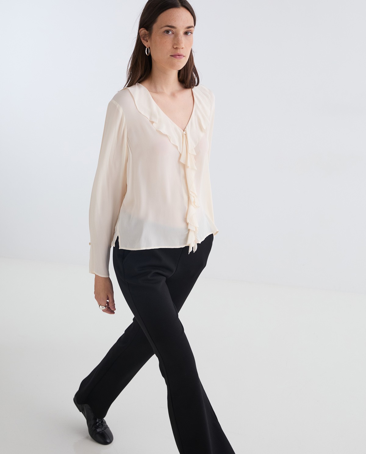 Blouse fluide à volants écru femme Yerse - Détail vue de face 3