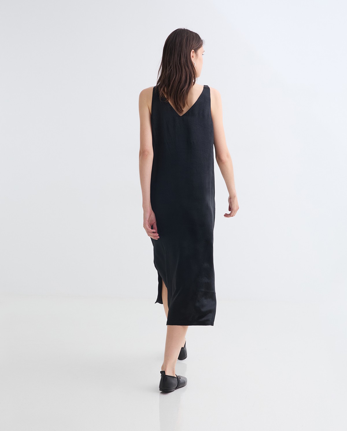 Black V-neck sleeveless sateen dress woman Yerse - Front view 3