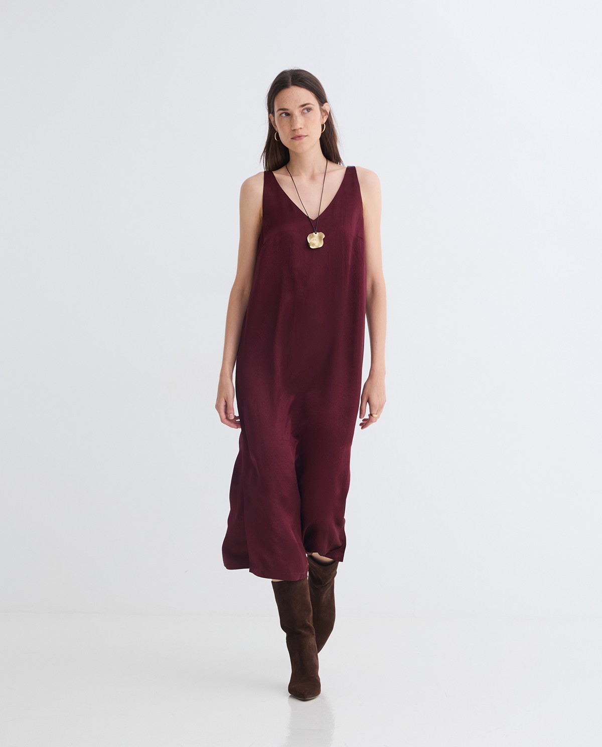 Burgundy V-neck sleeveless sateen dress woman Yerse - Front view 1
