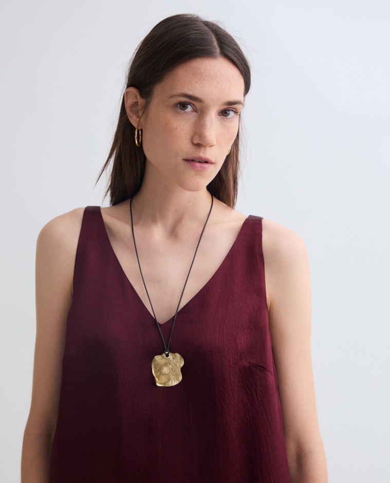 Vestido sin mangas satén burdeos mujer Yerse - Detalle frontal