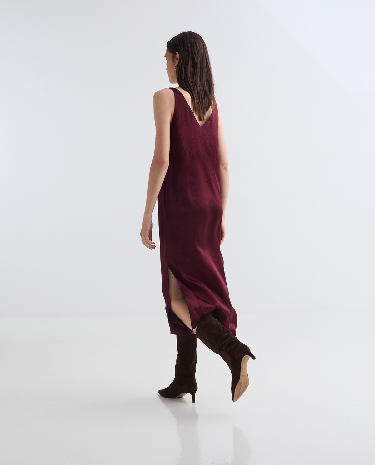 Burgundy V-neck sleeveless sateen dress woman Yerse - Front view 4
