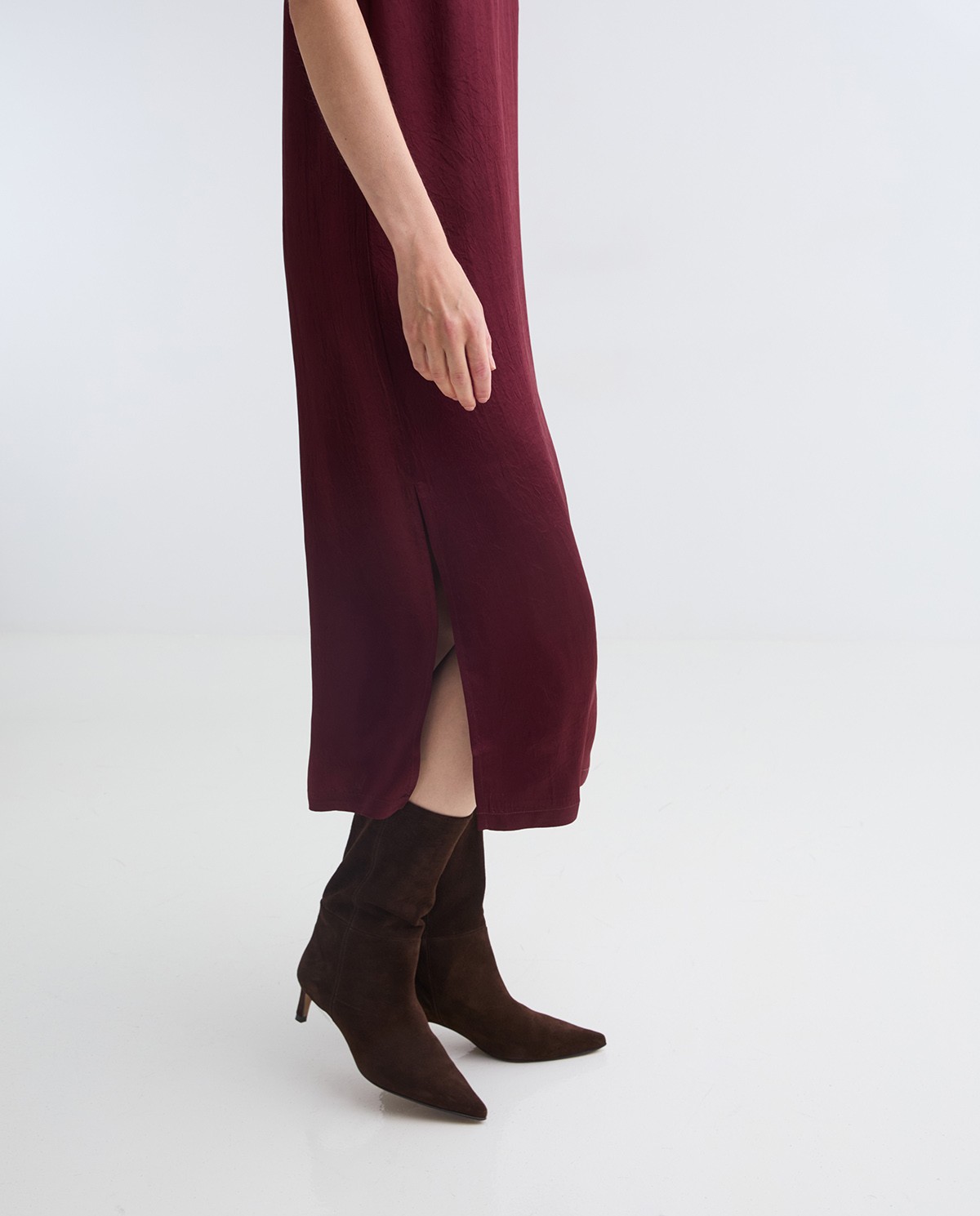 Burgundy V-neck sleeveless sateen dress woman Yerse - Front view 5