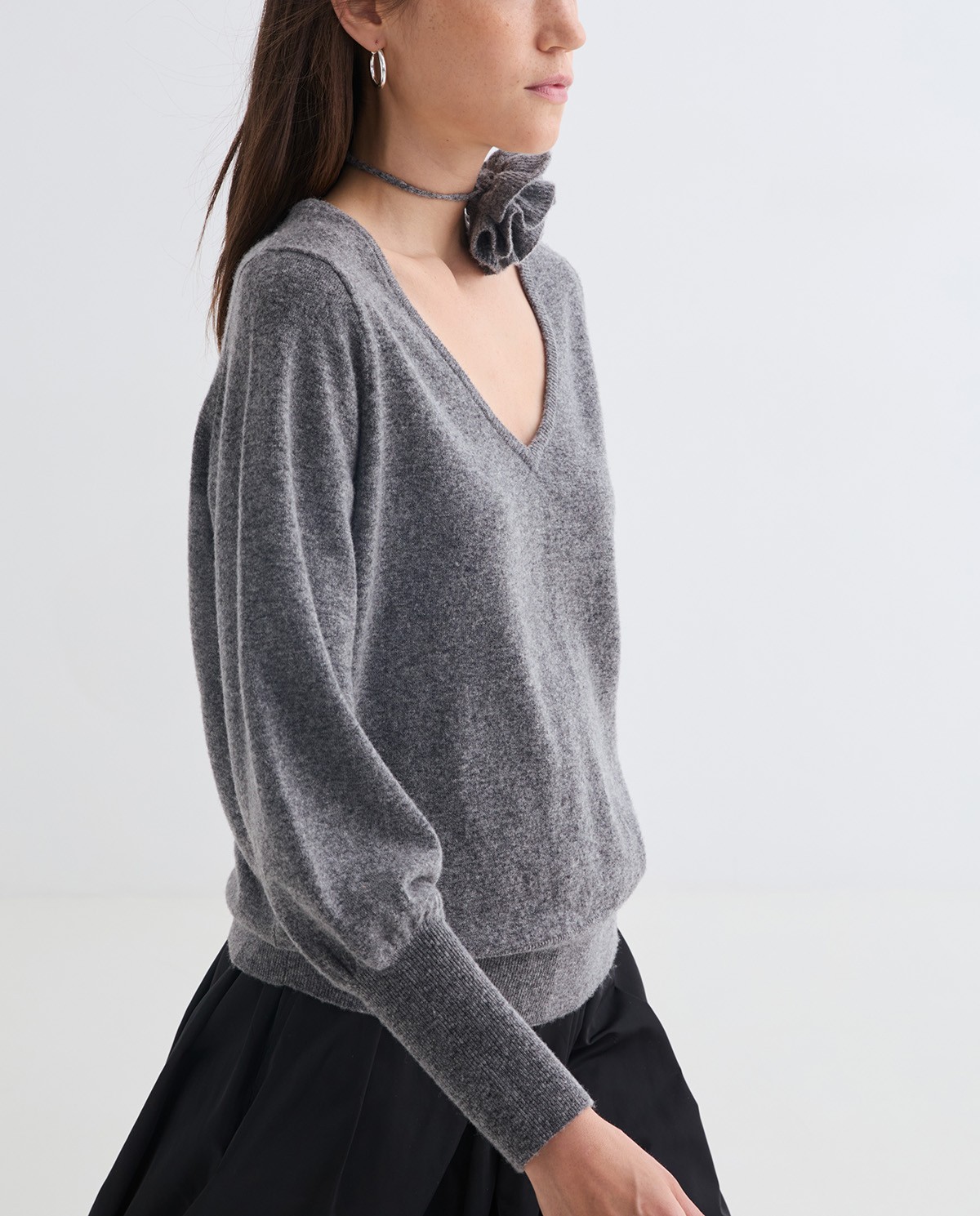 Anthracite wool-blend sweater flower accent woman Yerse - Front view 3