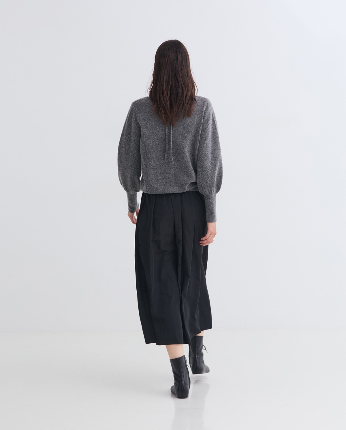 Anthracite wool-blend sweater flower accent woman Yerse - Front view 8