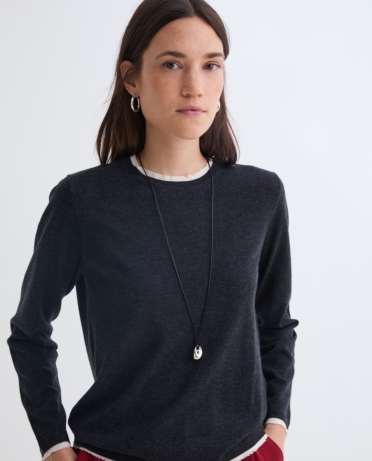 Jersei llana i cotó acabats contrast antracita dona Yerse - Detall vista frontal 1