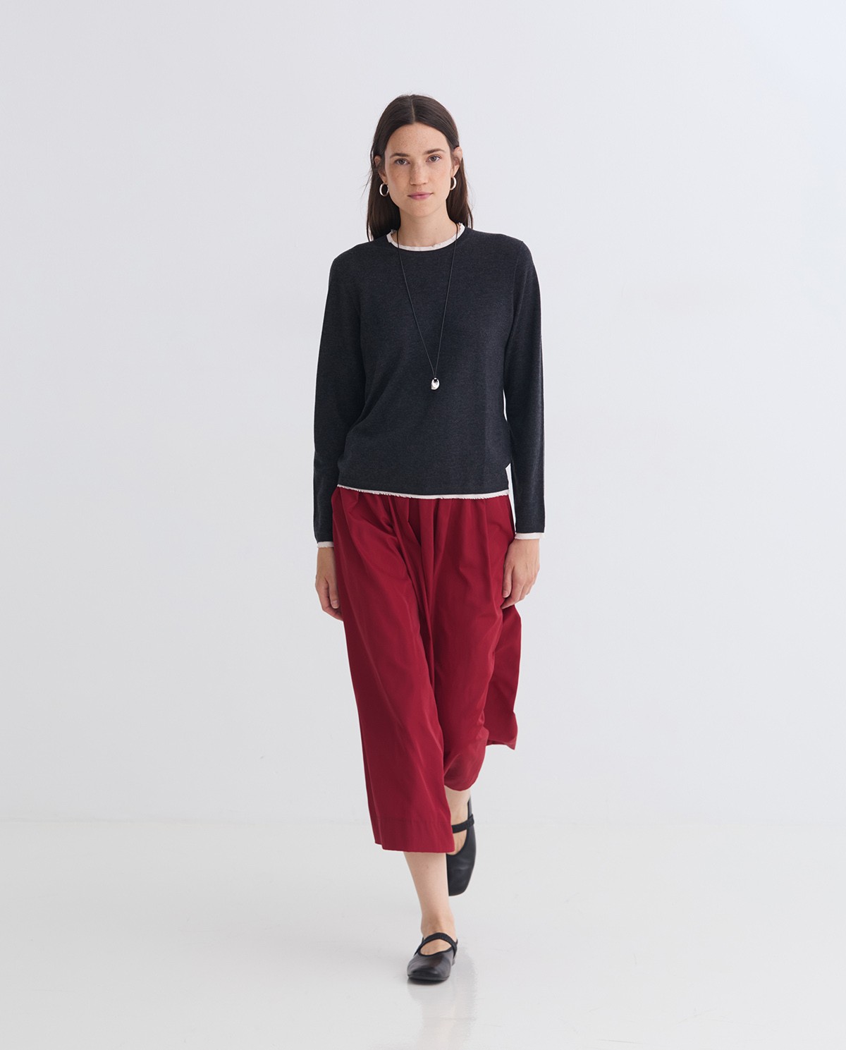 Jersei llana i cotó acabats contrast antracita dona Yerse - Detall vista frontal 3