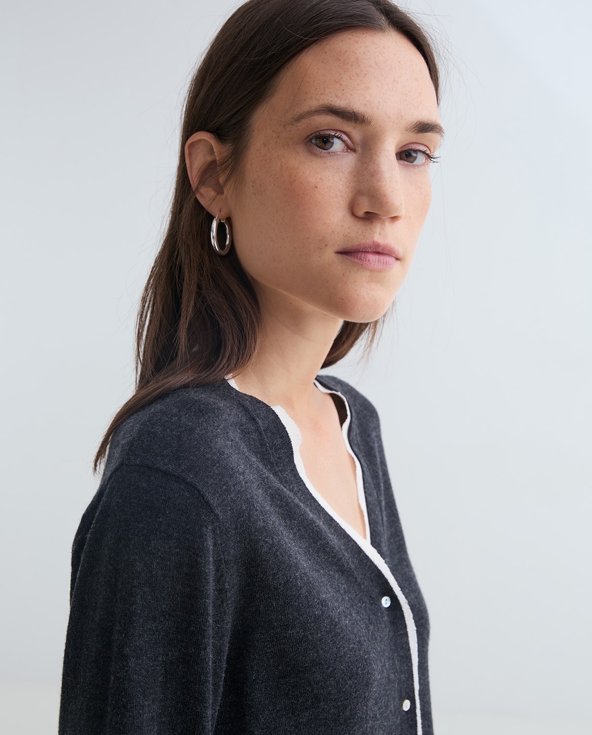 Anthracite cotton and wool cardigan contrasting accents woman Yerse - Front view 1