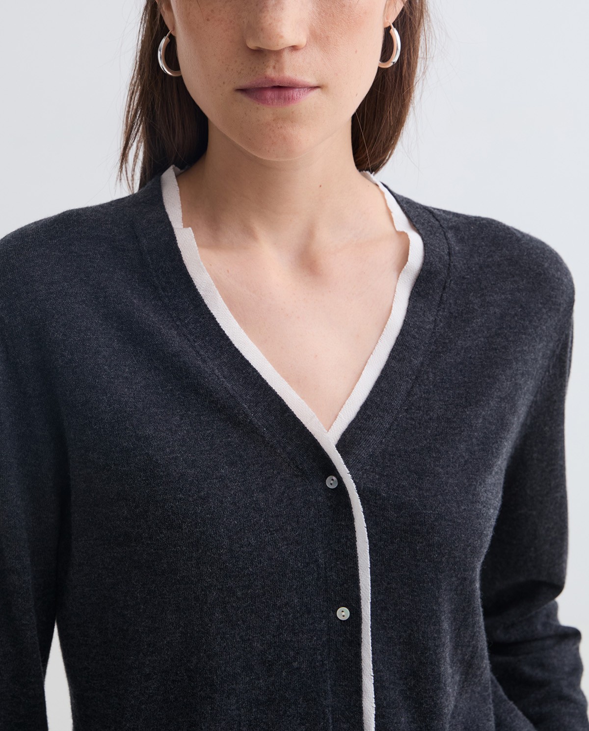 Anthracite cotton and wool cardigan contrasting accents woman Yerse - Front view 2