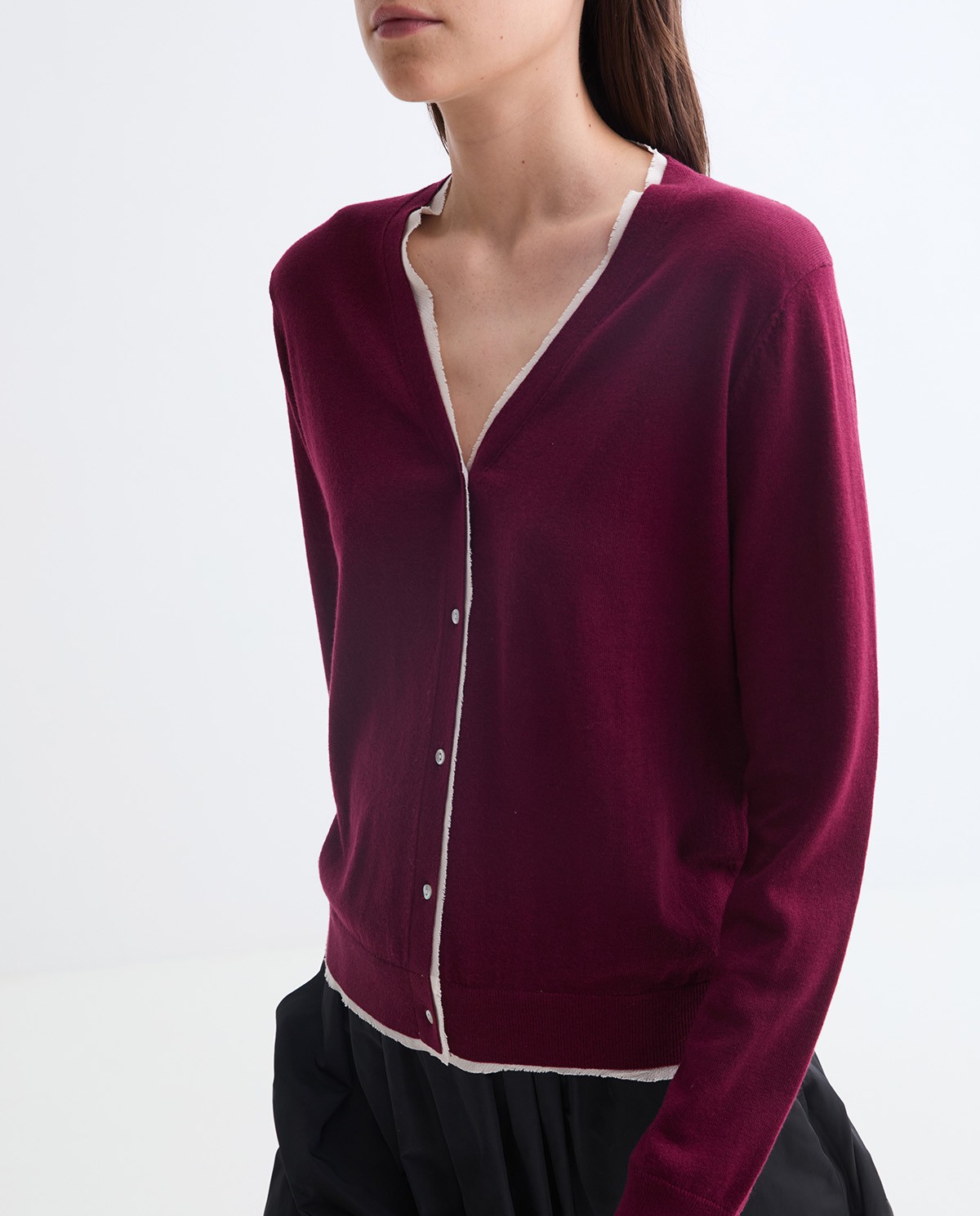 Càrdigan llana i cotó acabats contrast granat dona Yerse - Detall vista frontal 1