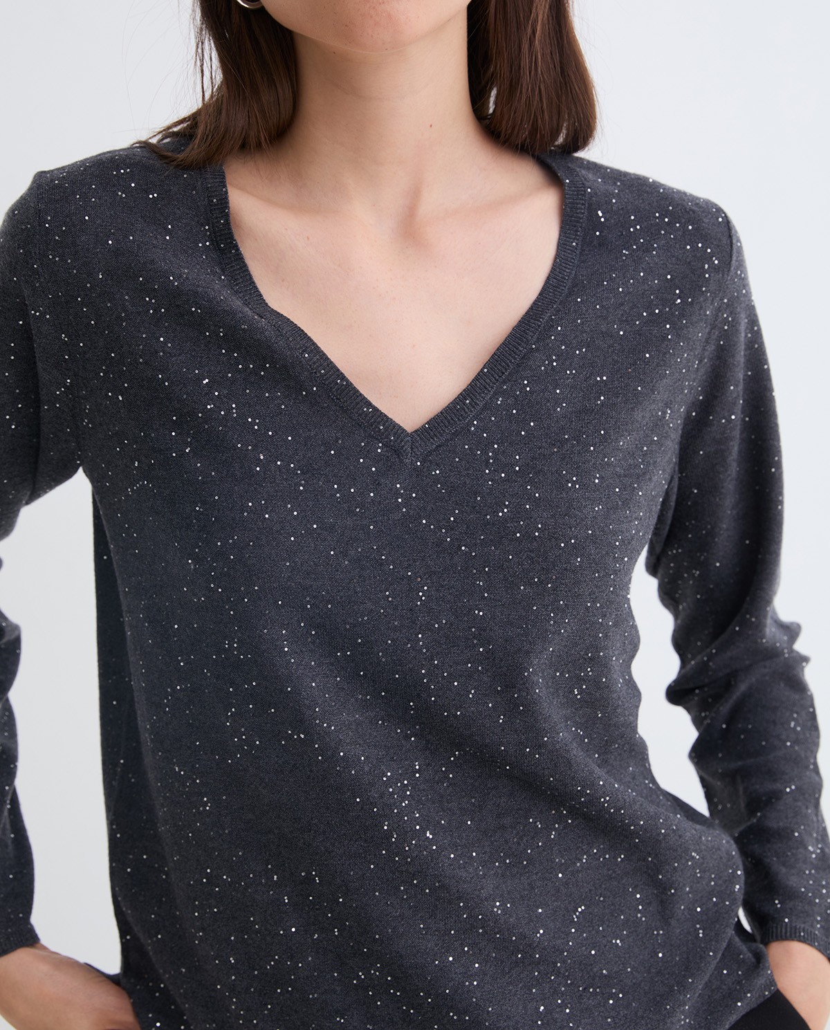 Anthracite V-neck sweater mini sequins woman Yerse - Front view 1