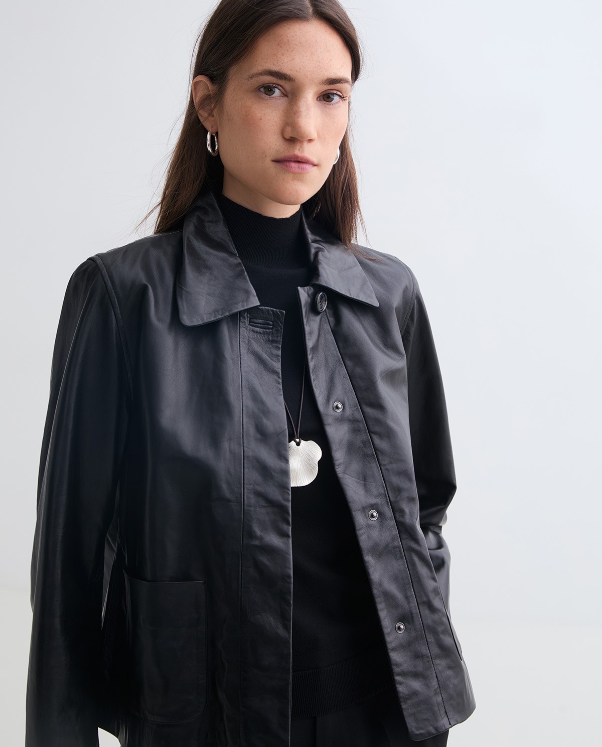 Black 100% leather short jacket woman Yerse - Front view 3