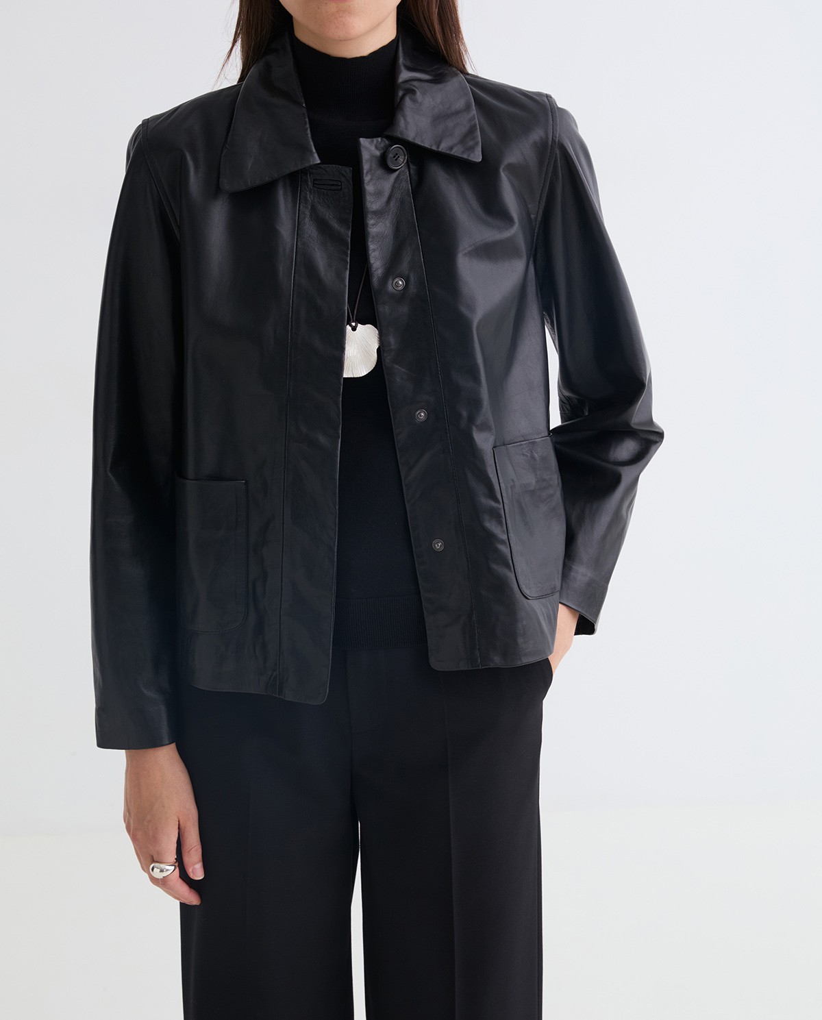 Black 100% leather short jacket woman Yerse - Front view 4