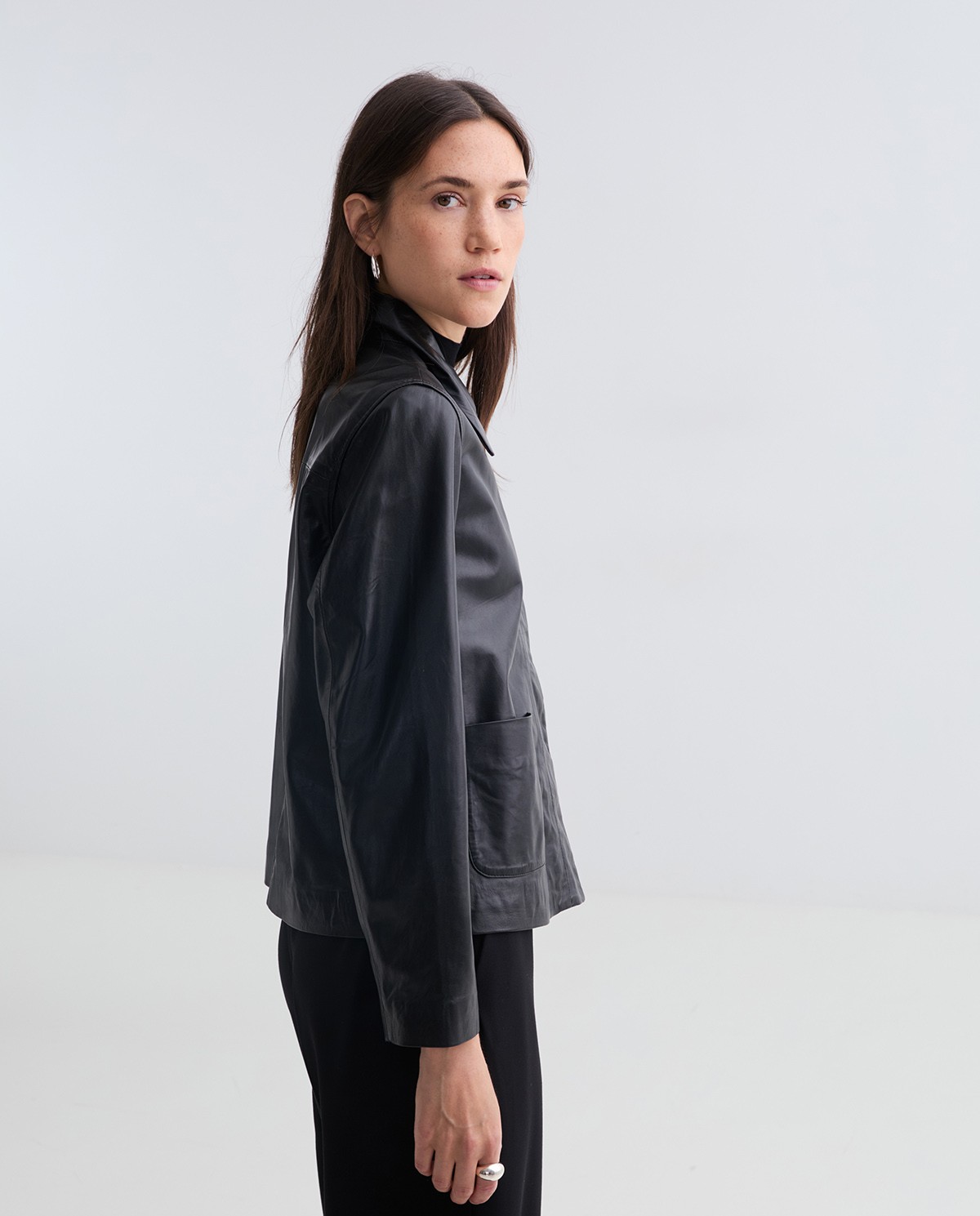 Black 100% leather short jacket woman Yerse - Front view 5