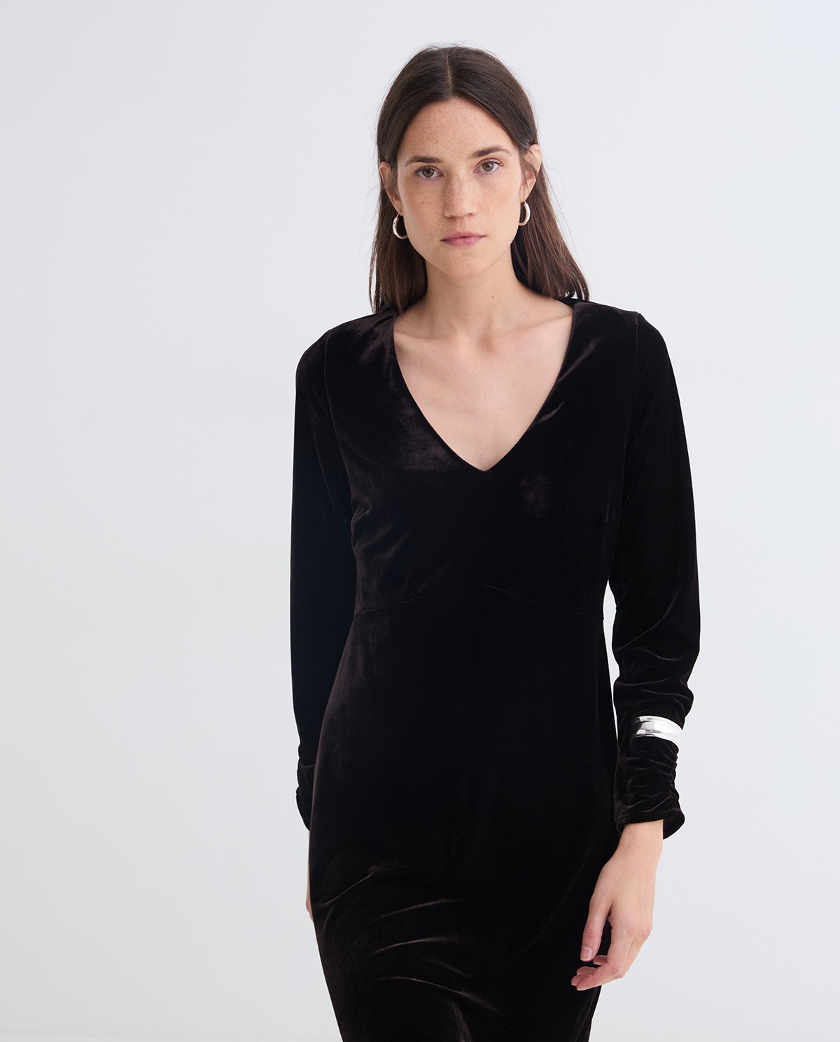 Robe midi en velours à décolleté en V chocolat femme Yerse - Détail vue de face 2