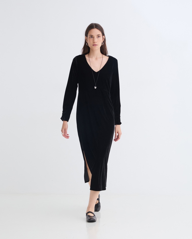 Vestido midi terciopelo escote pico negro mujer Yerse - Detalle frontal