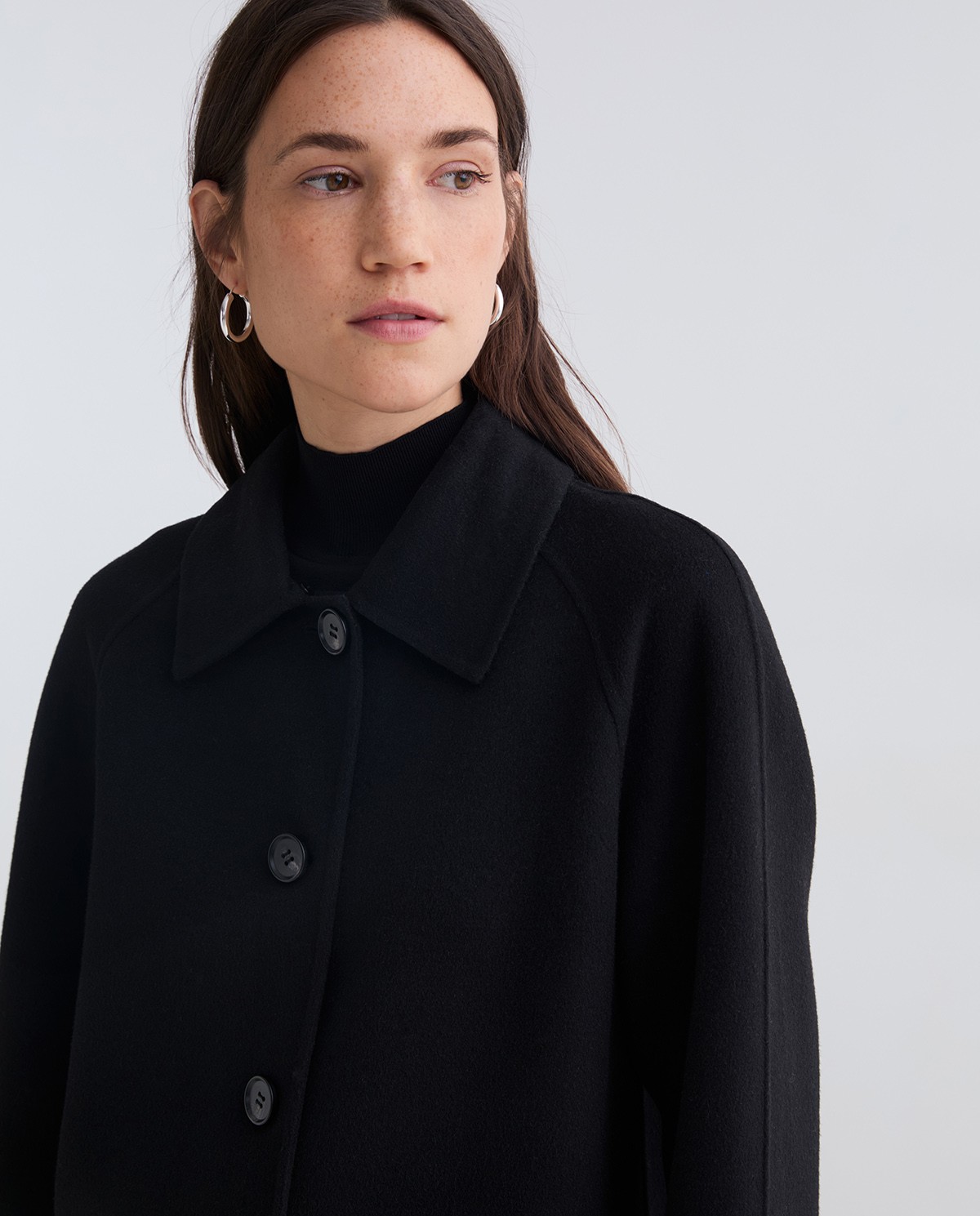 Abric handmade amb llana coll pèl negre dona Yerse - Detall vista frontal 7