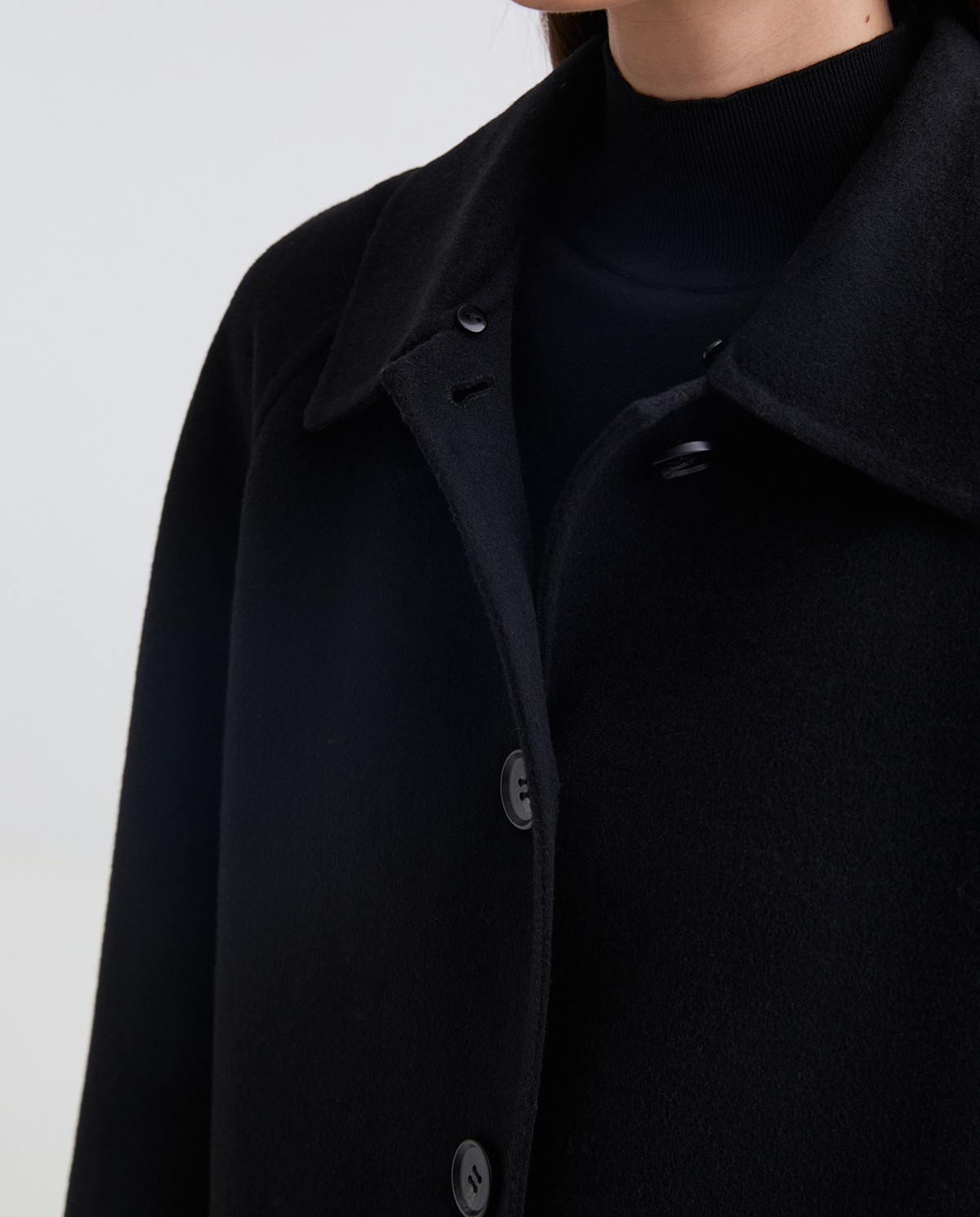 Abric handmade amb llana coll pèl negre dona Yerse - Detall vista frontal 10