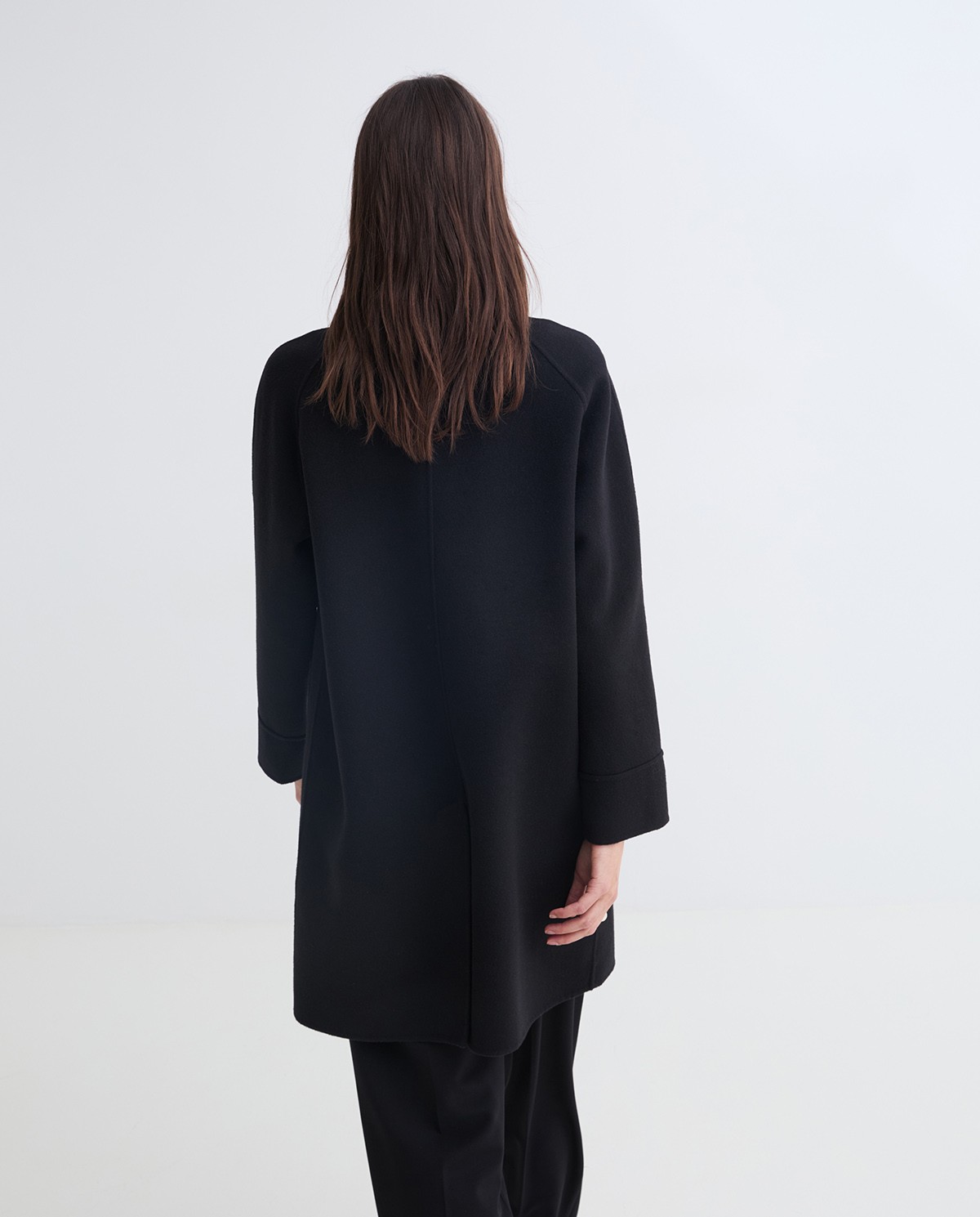 Abric handmade amb llana coll pèl negre dona Yerse - Detall vista frontal 11