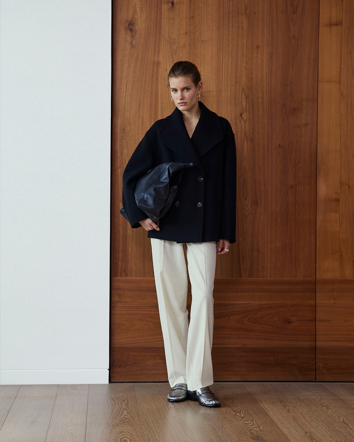 Black handmade short coat with wool, tencel and silk woman Yerse - Front view 1