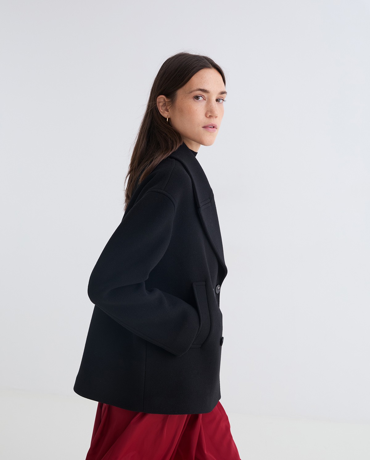 Black handmade short coat with wool, tencel and silk woman Yerse - Front view 3