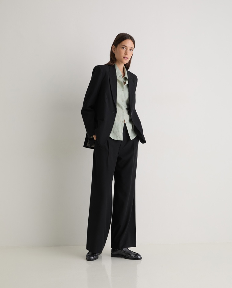 Black wide-leg pleated suit trousers woman Yerse - Front view