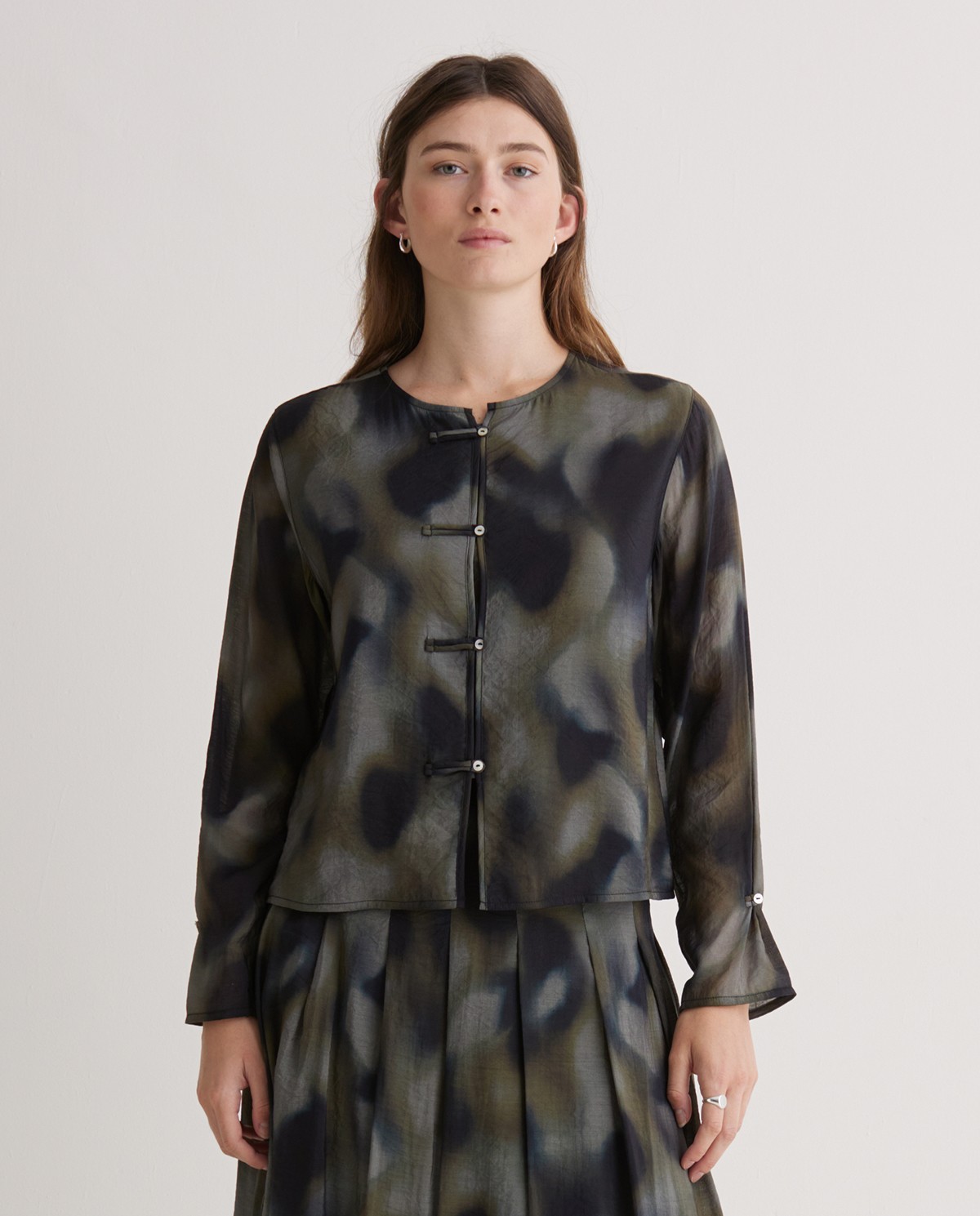 Blusa fina estampada multicolor - Blusa cuello redondo 1