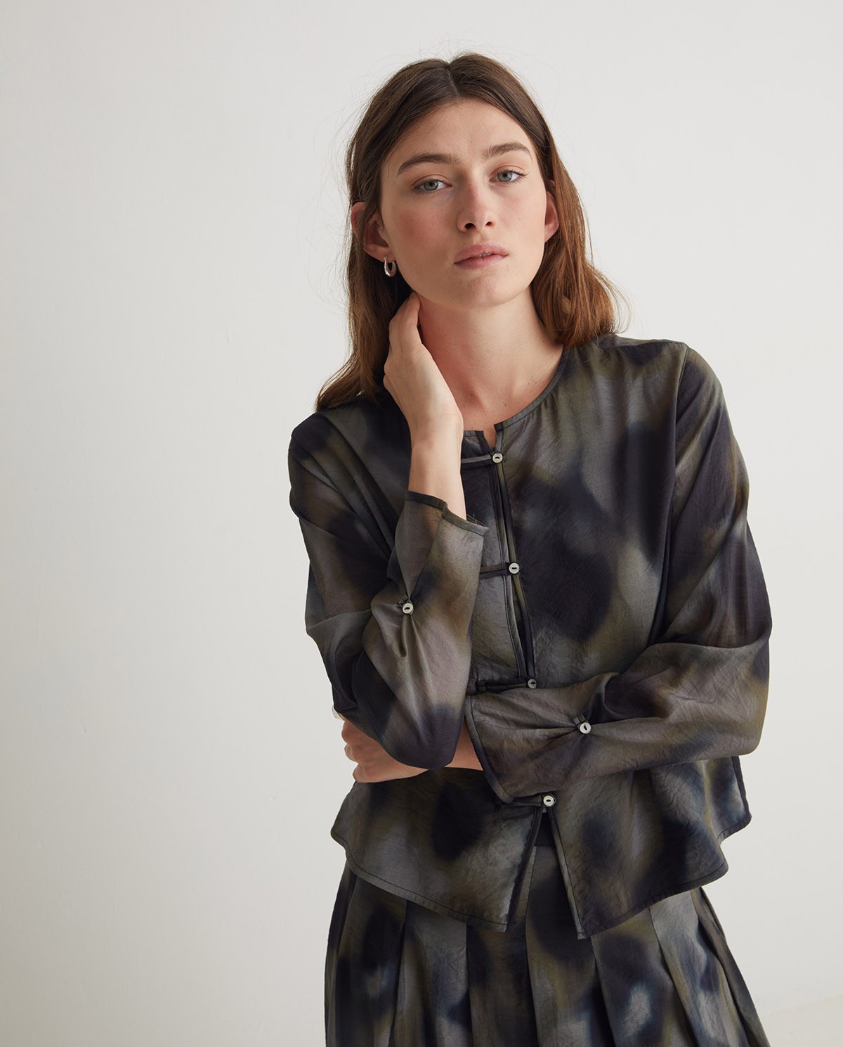 Blusa fina estampada multicolor - Blusa cuello redondo